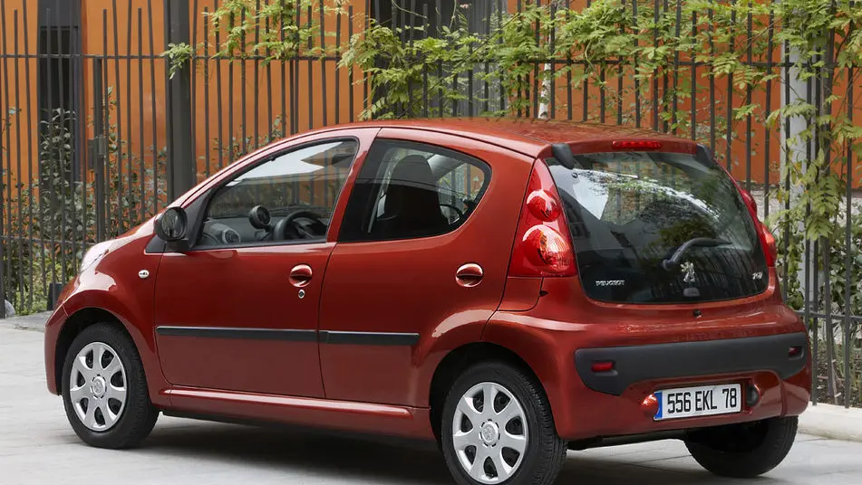 Peugeot 107: 7.910 euros.