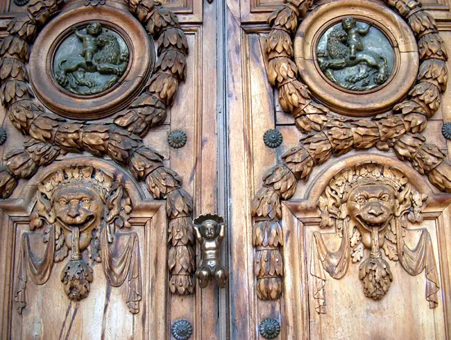 Puerta en Lyon (Francia)