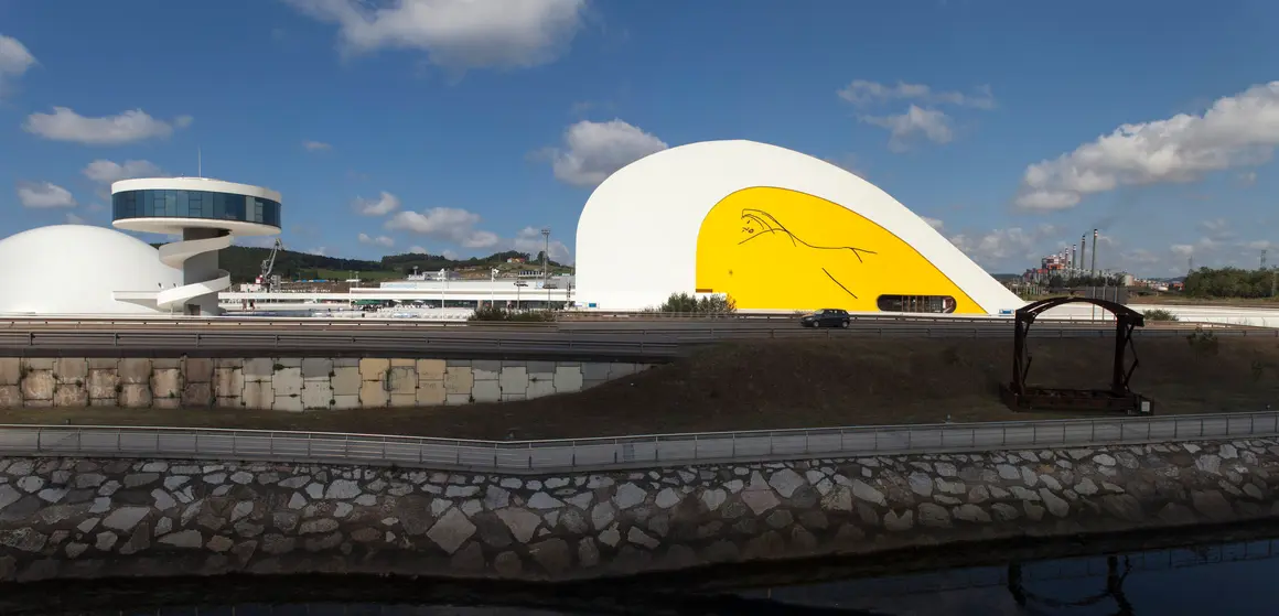 Centro Niemeyer en Avil&eacute;s (Principado de Asturias).