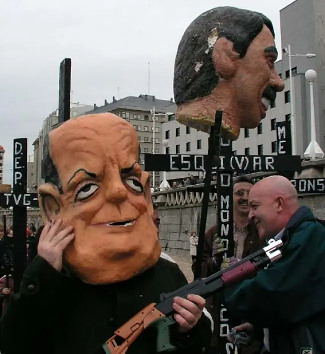 Protesta de Burla Negra por el Prestige, en A Coru&ntilde;a. / Xurxo Lobato