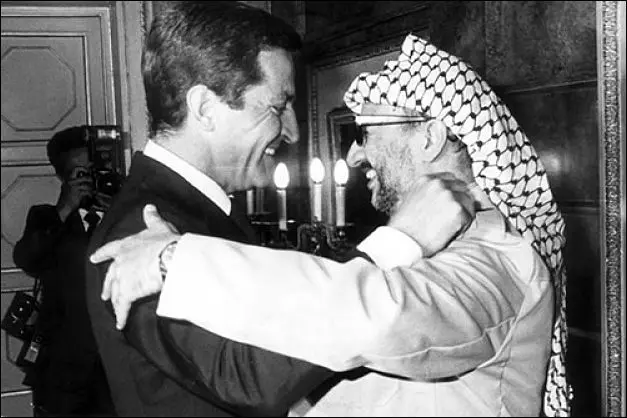 Adolfo Su&aacute;rez con Arafat