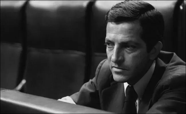 Adolfo Su&aacute;rez en su esca&ntilde;o del Congreso