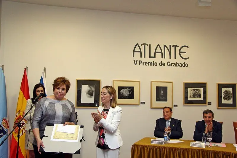 D&ntilde;a. Yolanda Carbajales Ferreiro: entrega el premio la Sra. Ministra de Fomento, D&ntilde;a. Ana Pastor.