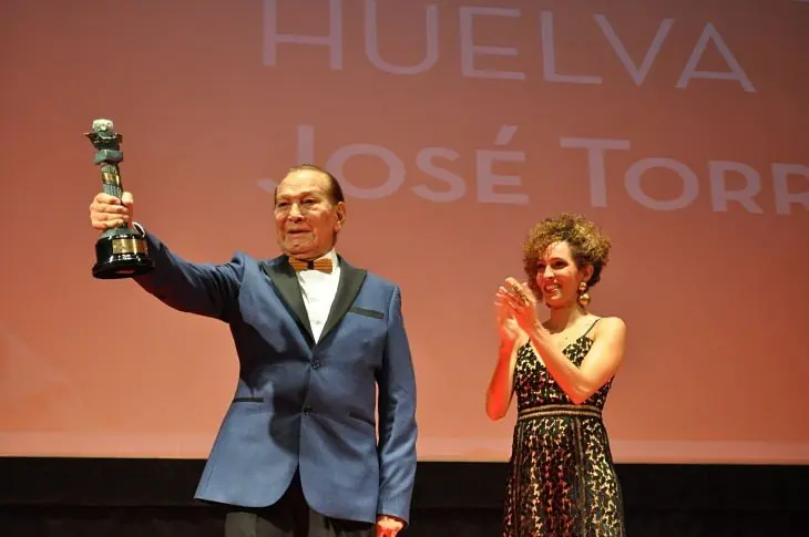 El legendario actor venezolano Jos&eacute; Torras recibe el Premio Ciudad de Huelva. /Francisco Pu&ntilde;al
