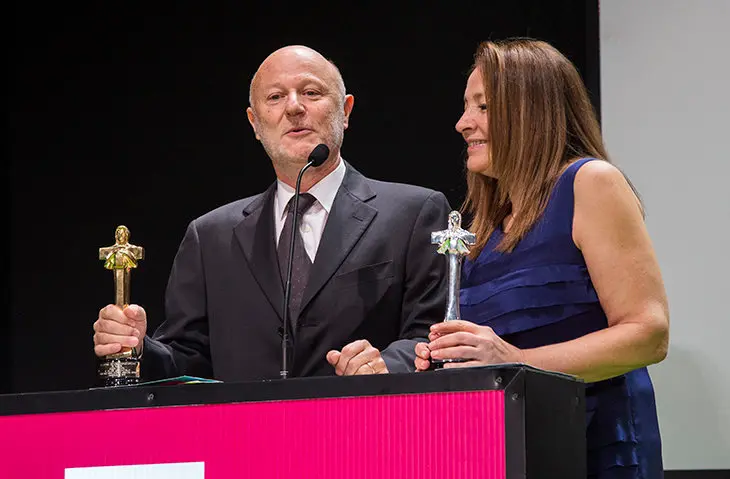 Col&oacute;n de Oro a la Mejor Pelicula de la Seccion Oficial de Largometrajes , Magallanes,  de Salvador del Solar , recoge el premio Patricia Milanesi y Daniel Gostem. / Alberto D&iacute;az 