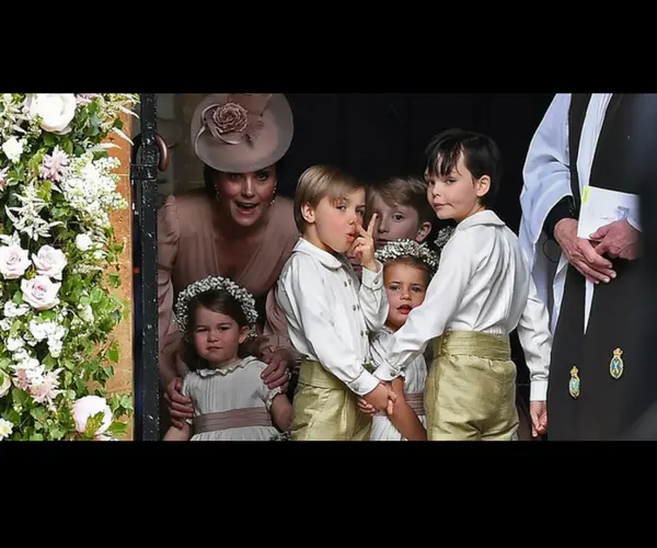 Kate Middleton y los pajecitos. Twitter. (2)