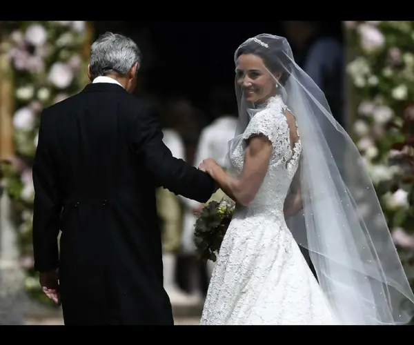 Michael Middleton y Pippa  Middleton. Twitter.