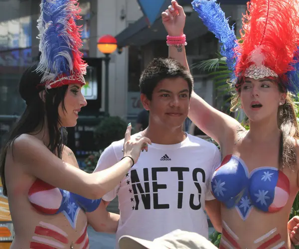 Las mujeres desnudas de Times Square. RR SS (2)