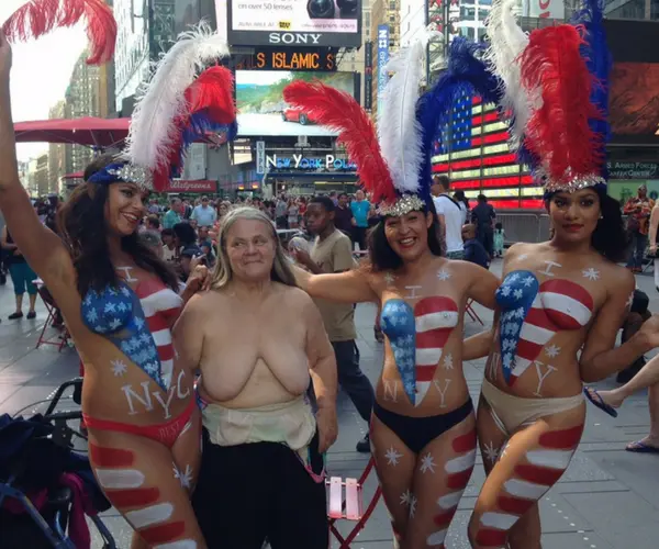 Las mujeres desnudas de Times Square. RR SS (5)