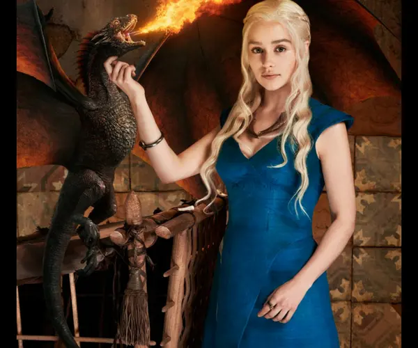 Emilia Clarke, actriz, como Daenerys Targaryen. HBO (2)