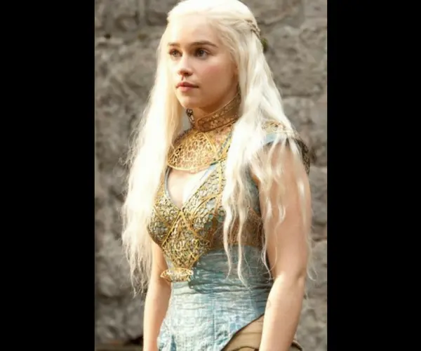 Emilia Clarke, actriz, como Daenerys Targaryen. HBO (10)