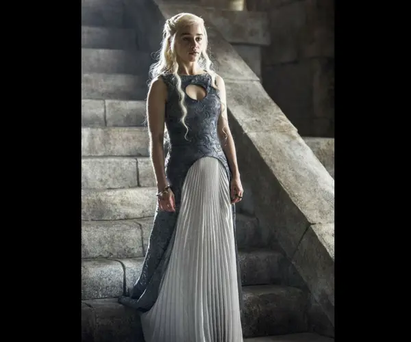 Emilia Clarke, actriz, como Daenerys Targaryen. HBO (11)