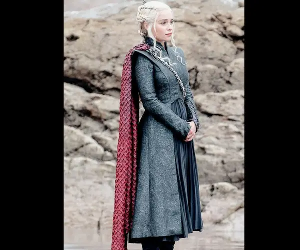 Emilia Clarke, actriz, como Daenerys Targaryen. HBO (15)