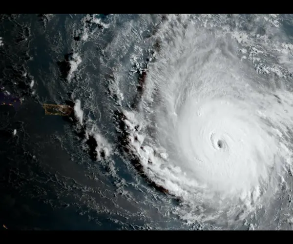 Hurac&aacute;n Irma el 5 de septiembre llegando al Caribe. NOAA.