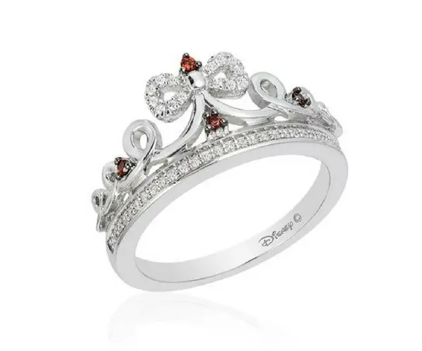 Anillo inspirado en Blancanieves. Disney.
