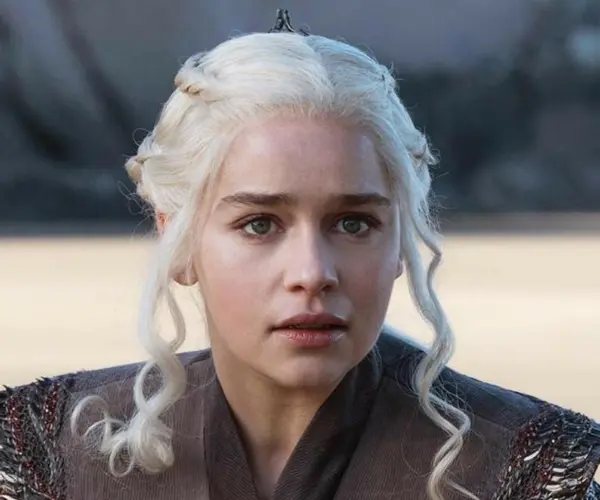 Emilia Clarke como Daenerys Targaryen. Productora.