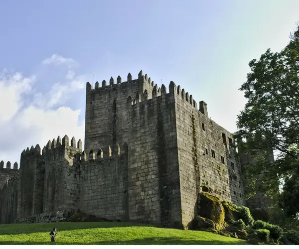 Castillo de Guimar&atilde;es, Guimar&atilde;es. Pixabay.