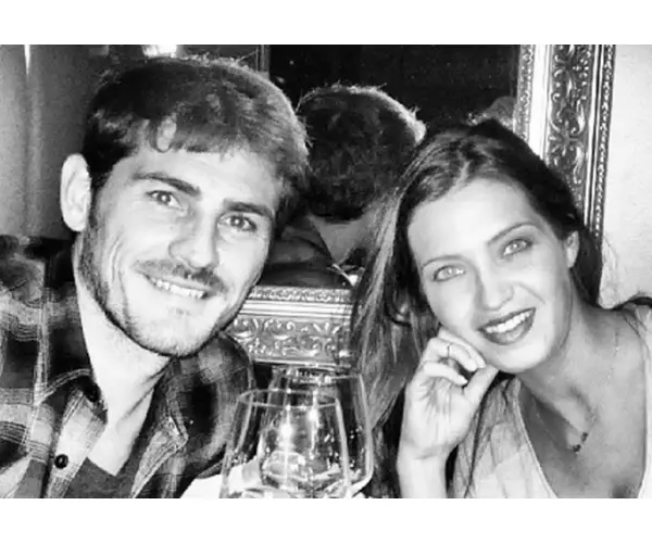 Sara Carbonero, periodista, junto a Iker Casillas, portero. Instagram. (2)