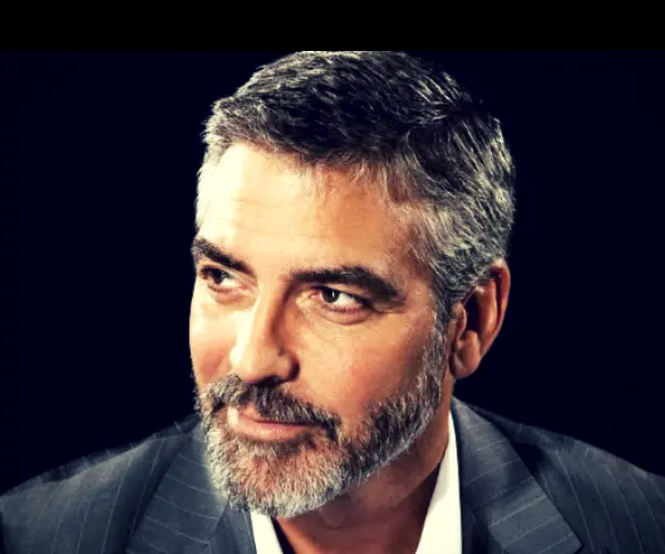 George Clooney, el actor que se mantiene como el vino ya cumpli&oacute; 57 a&ntilde;os. RR SS.