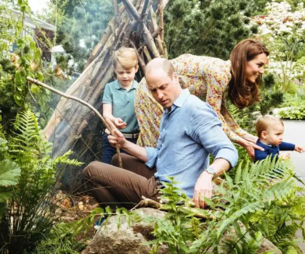 Kate Middleton y el pr&iacute;ncipe Guillermo junto a sus hijos, el pr&iacute;ncipe George, la princesa Charlotte y el pr&iacute;ncipe Louis. Instagram (2)