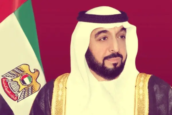 Khalifa bin &not;Zayed bin Sultan Al Nahyan, Emir de Abu Dabi, 13.500 millones. RR SS