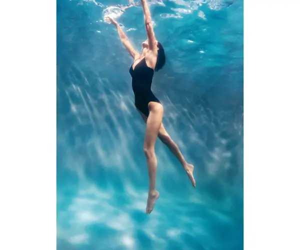 Bella Hadid, modelo. Calvin Klein. (11)