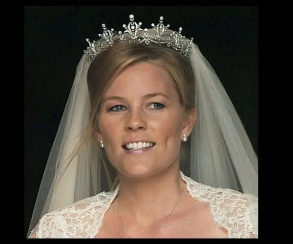 Tiara fest&oacute;n. Autumn Phillips utiliz&oacute; esta tiara prestada por la princesa Ana el d&iacute;a que se cas&oacute; con el hijo de esta, Peter Phillips. RR SS.