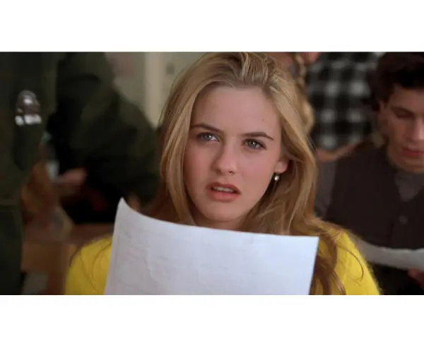 Alicia Silverstone en Fuera de onda. Productora.
