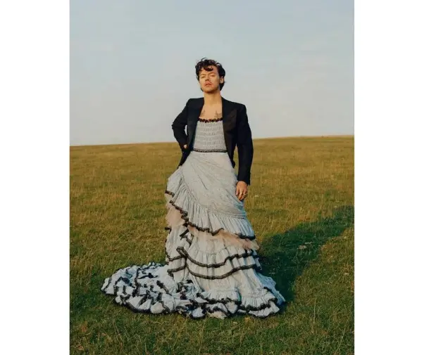Harry Styles, cantante, para Vogue. Instagram @voguemagazine (1)