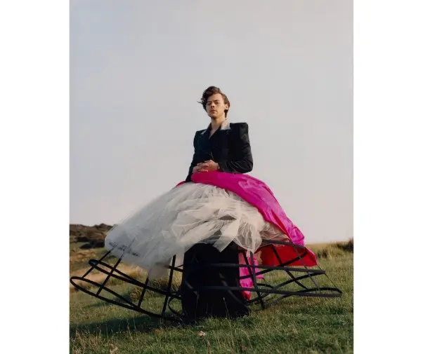 Harry Styles, cantante, para Vogue. Instagram @voguemagazine (2)