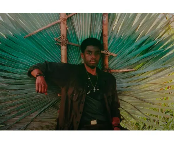 Chadwick Boseman por Da 5 Bloods Hermanos de armas. Productora