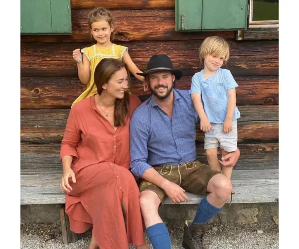 Pr&iacute;ncipe F&eacute;lix de Luxemburgo junto a su esposa la princesa Clara y sus hijos, los pr&iacute;ncipes Amalia y Liam. Casa Real.