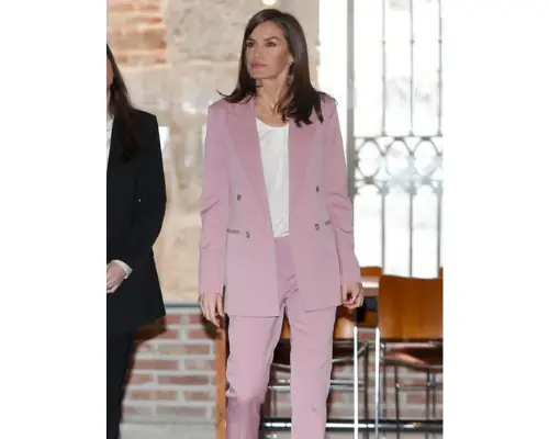 Traje monocolor. Reina Letizia. RR SS.
