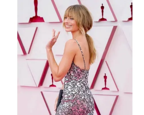 Margot Robbie, de Chanel. Instragram @margotrobbie