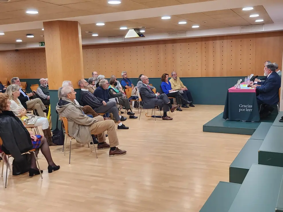 Asistentes a la presentación del libro Juan Carlos I, el Faruk español. / Mundiario