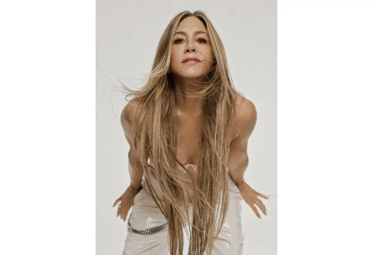 Jennifer Aniston, actriz, en la portada de Allure.  Allure (4)
