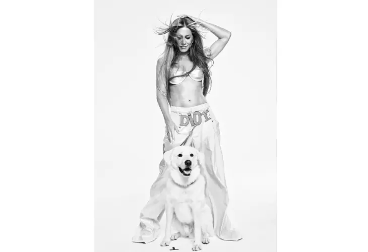Jennifer Aniston, actriz, en la portada de Allure.  Allure (6)