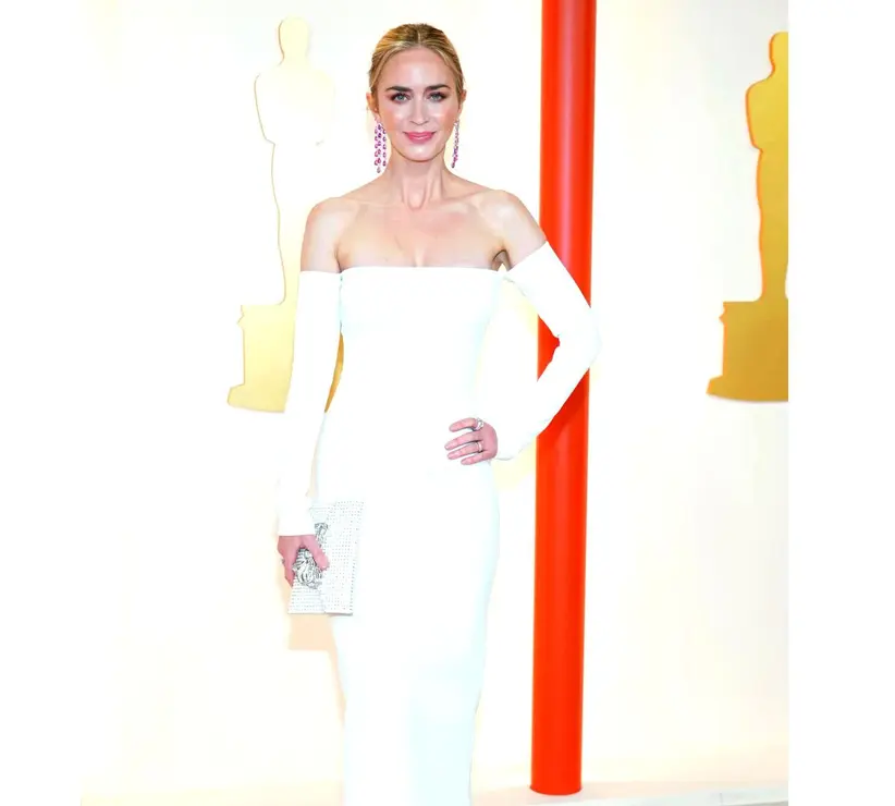Emily Blunt, actriz, con vestido de Valentino. RR SS.