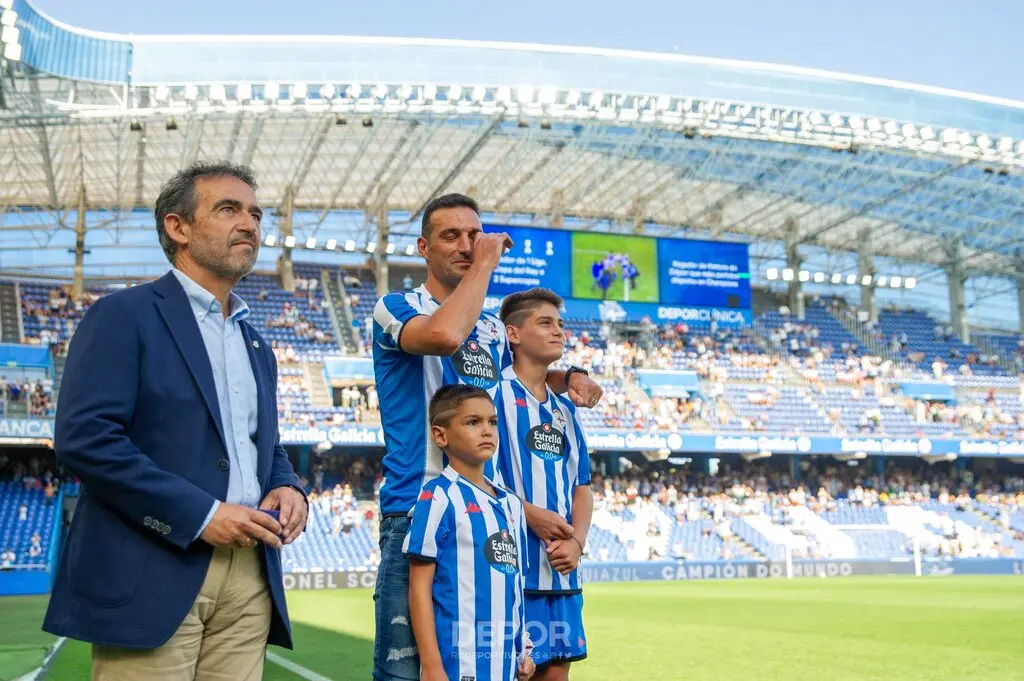 Homenaje del Deportivo a Lionel Scaloni en A Coru&ntilde;a. / RCD