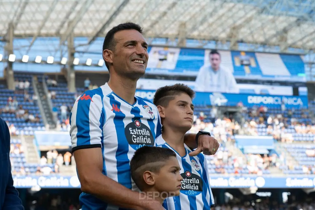 Homenaje del Deportivo a Lionel Scaloni en A Coru&ntilde;a. / RCD