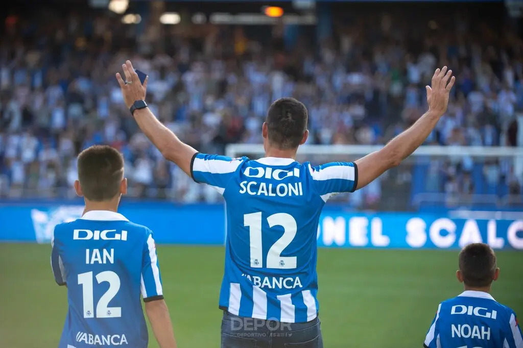 Homenaje del Deportivo a Lionel Scaloni en A Coru&ntilde;a. / RCD