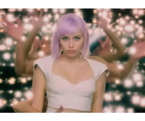 6. Black Mirror. Productora.
