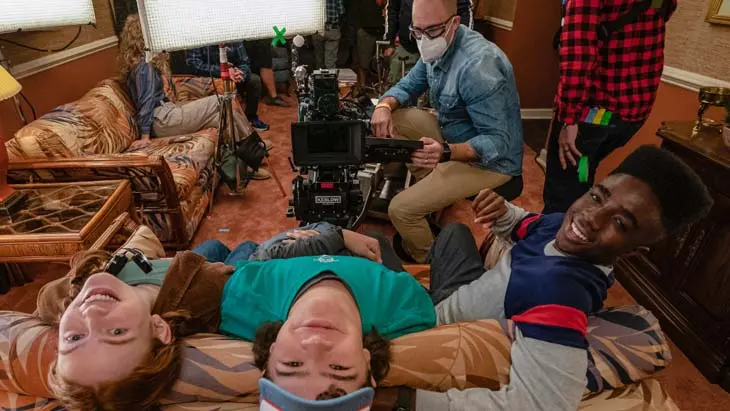 Los actores de Stranger Things en plena grabaci&oacute;n. /  @Stranger_Things