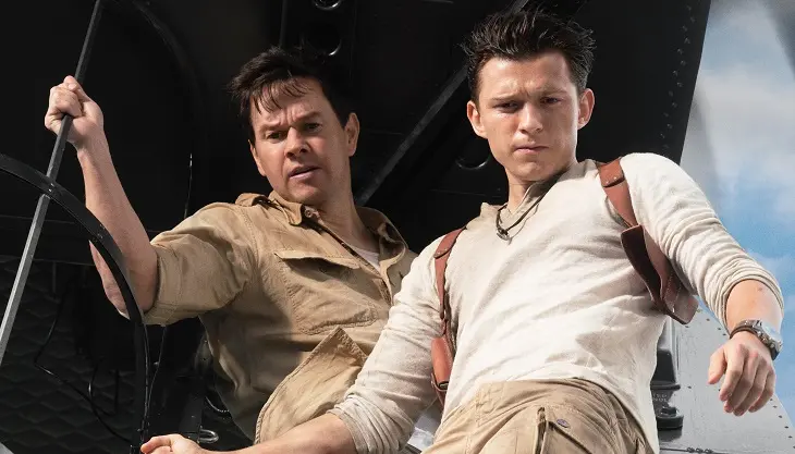 Mark Wahlberg y Tom Holland en la pel&iacute;cula de Uncharted. / IMDB