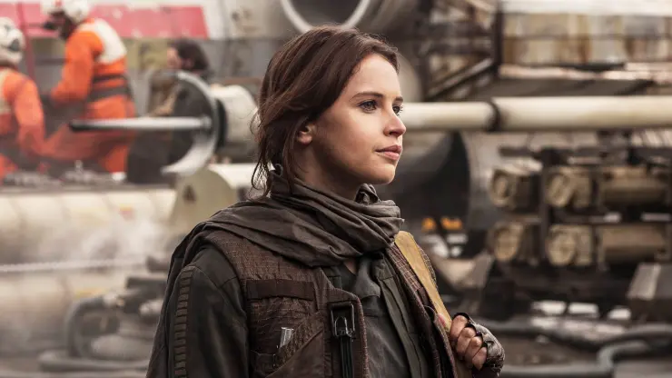 Felicity Jones se someti&oacute; a fuertes entrenamientos para dar vida a  Jyn Erso. / starwars.com