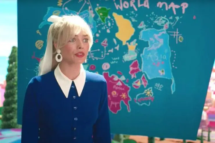 Margot Robbie y el mapa de la l&iacute;nea de las nueve rayas de China y Vietnam en Barbie. / RR.SS.