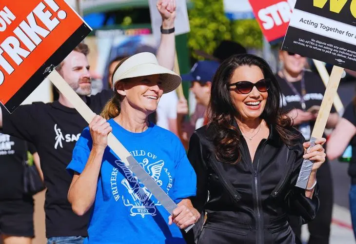 Del lado derecho, Fran Drescher,&nbsp;la presidenta de SAG-AFTRA. / RR SS.