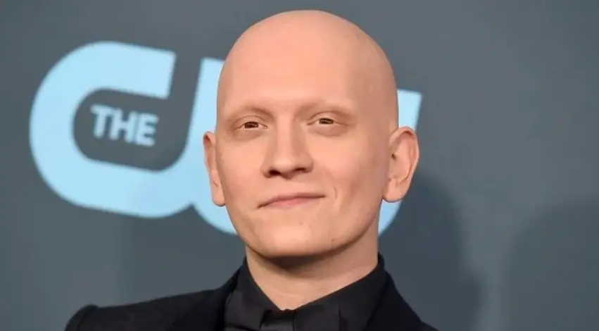 Anthony Carrigan. / IMDb