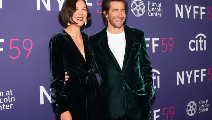 Maggie y Jake Gyllenhaal en la premiere de The Lost Daughter. / RRSS