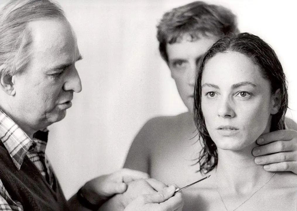 Fotograf&iacute;a del rodaje de "De la vida de las marionetas", con Bergman y los actores principales.